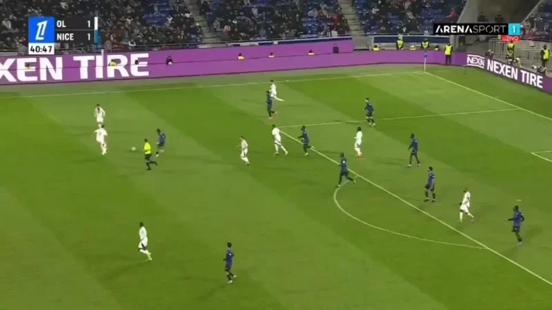 La sublime passe décisive de Saïd Benrahma pour Lacazette en vidéo