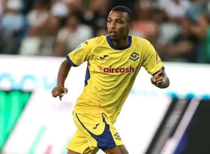 Mercato : L’AS Rome fonce sur l’Algérien Rafik Belghali (Hellas Vérone)