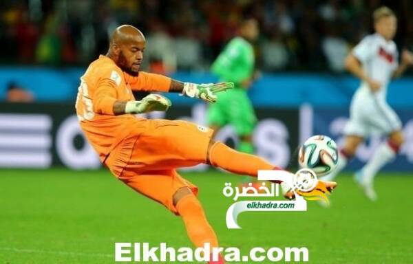 مدرب نادي فيلادلفيا يفتح النار على حارس الخضر مبولحي ويبعده نهائيا