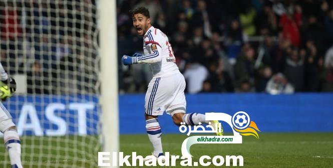 نبيل فقير يقود ليون لصدارة الدوري الفرنسي 9