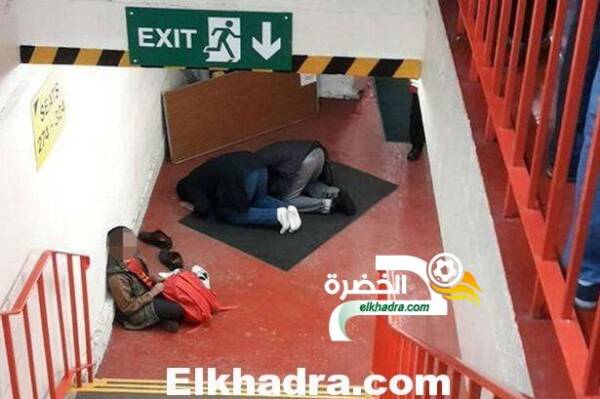 ليفربول ومشجعوه يدافعون عن صلاة المسلمين في ملعب انفيلد