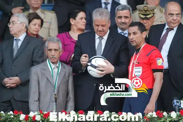 الحكم الدولي محمد بيشاري.. لادارة المباراة النهائية لكأس الجمهورية 2015