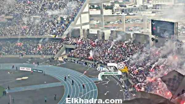 بالفيديو.. شغب و اقتحام الجماهير لأرضية الملعب ببطولة المغرب