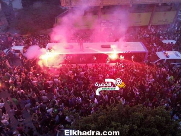 بجاية عاشت أجواء احتفال كبيرة.. و  إدارة “الموب” تكافئ اللاعبين بـ 150 مليونا