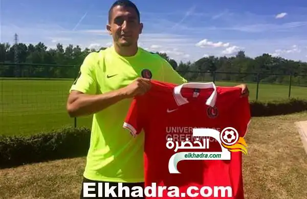 الدولي الجزائري أحمد قاسحي يمضي في تشارلتون الإنجليزي