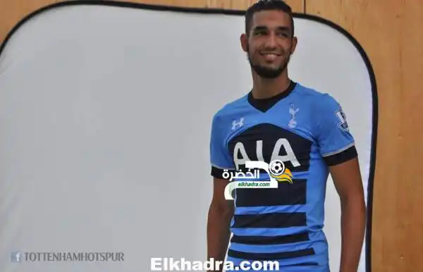 بالفيديو.. نبيل بن طالب يقدم قميص توتنهام الجديد