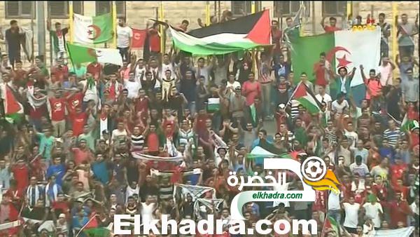 بالصور .. العلم الجزائري يصنع الحدث في اول مباراة دولية للمنتخب الفلسطيني على اراضيه
