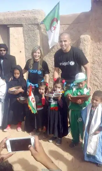 مجيد بوڤرة يوزّع الأدوات المدرسية والمحافظ في مخيمات اللاجئين الصحراويين