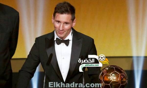 ميسي يتوج بالكرة الذهبية لأفضل لاعب في العالم لعام 2015
