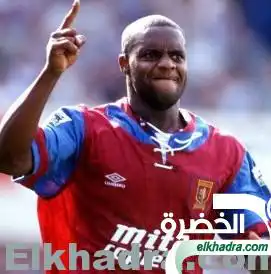 وفاة لاعب أستون فيلا السابق بعد مواجهة مع الشرطة