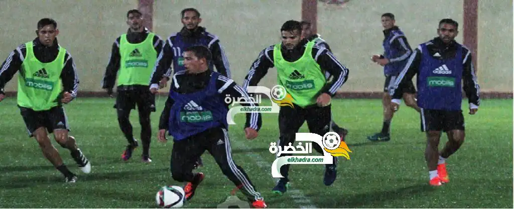صور .. المنتخب الجزائري يواصل تحضيراته لمواجهة نيجيريا في أجواء ماطرة