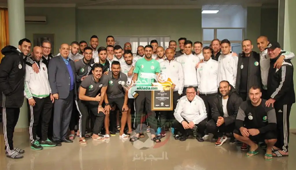 بالصور .. هكذا استقبل لاعبو المنتخب الجزائري رياض محرز