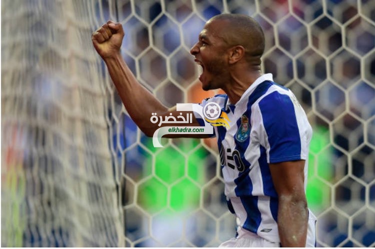 براهيمي هداف ويقود بورتو لتصدر الدوري البرتغالي موقتاً