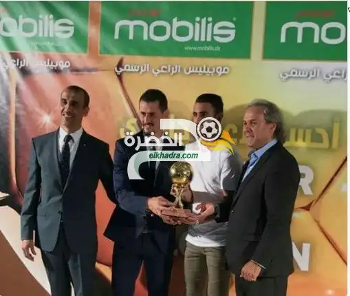 رياض محرز يتوج بجائزة أفضل لاعب جزائري