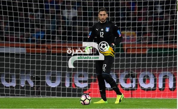 بالصور:الجماهير تقوم بإلقاء الأموال على دوناروما خلال مباراة إيطاليا