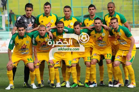 أنصار شبيبة القبائل يطالبون حناشي بالرحيل ويحاصرون منزله