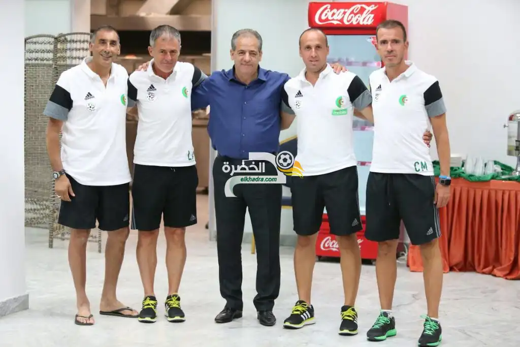 بالصور : الوزير ولد على في زيارة للمنتخب المحلي قبل مواجهة ليبيا