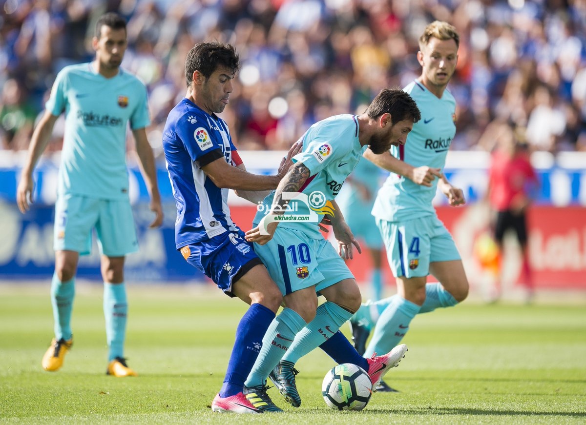 ثنائية ميسي تقود برشلونة للتفوق على آلافيس 2-0 2