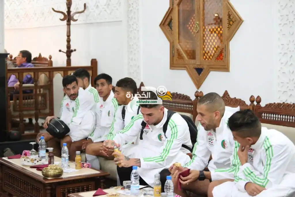 الجزائر و زامبيا : صور وصول المنتخب الوطني إلى قسنطينة