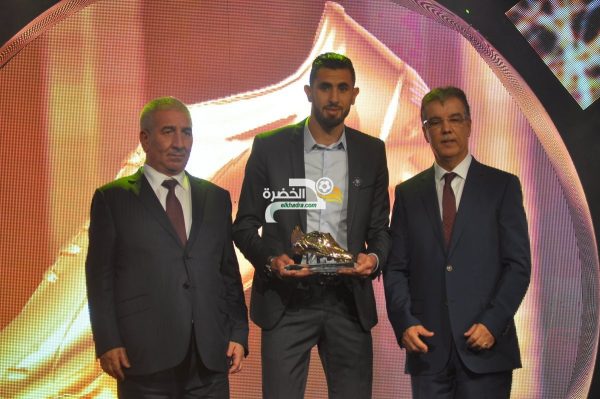 أحمد قاسمي يفوز بجائزة الحذاء الذهبي كهداف للدوري الجزائري 1