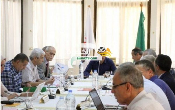 الكرة الجزائرية : أبرز القرارات التي خرج بها إجتماع المكتب الفدرالي