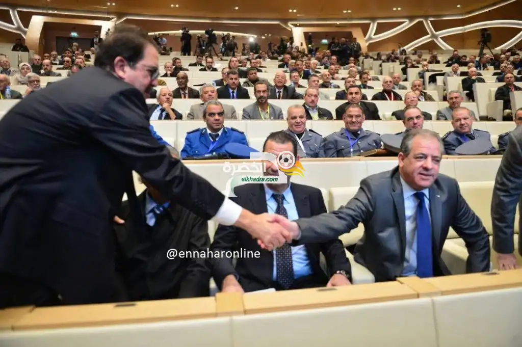بالصور.. ولد علي يصافح بيراف “فوق القلب”