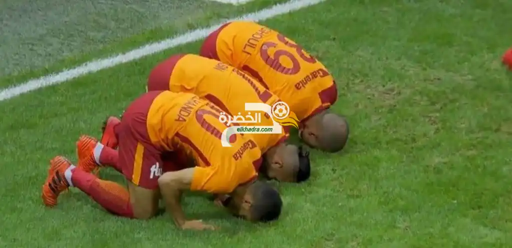 سجود فيغولي مع بلهندة يصنع الحدث في تركيا !