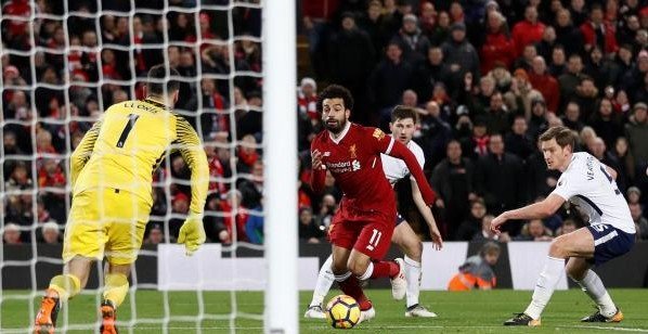 توتنهام يقتنص تعادلاً دراماتيكياً أمام ليفربول في قمة الدوري الإنجليزي