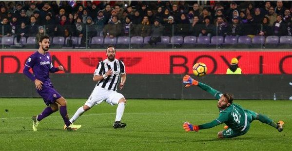 يوفنتوس يفوز على فيورنتينا ويتصدر الدوري الإيطالي