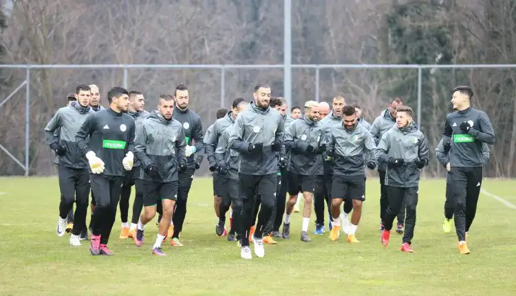 بالصور .. أول حصة تدريبية لـ المنتخب الجزائري في النمسا