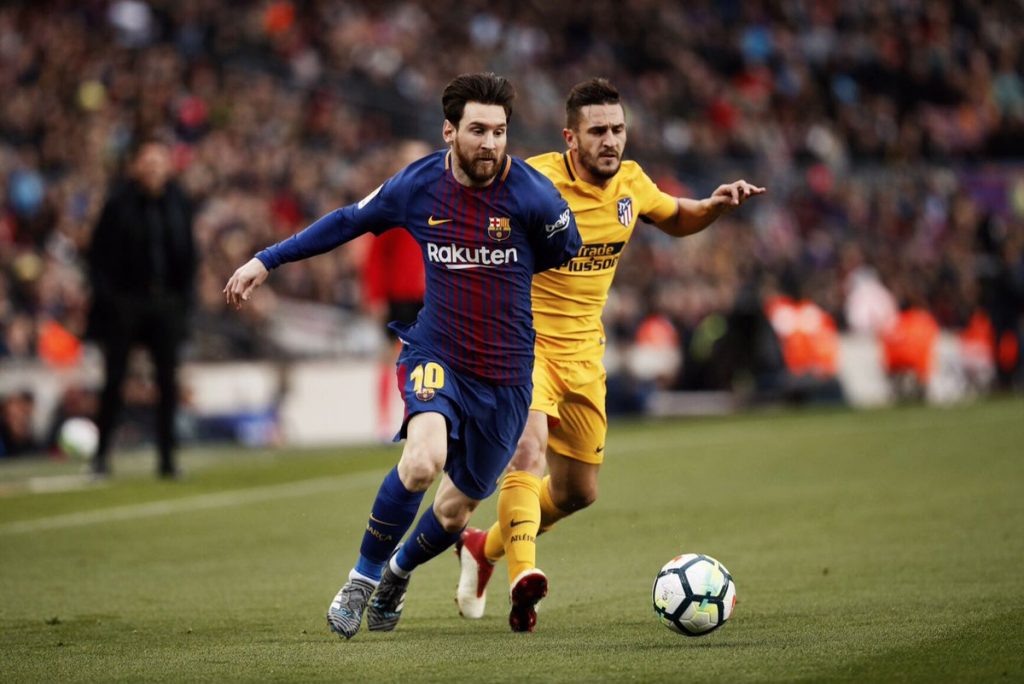 ميسي يقود برشلونة للفوز على اتلتيكو مدريد والابتعاد بصدارة الليجا