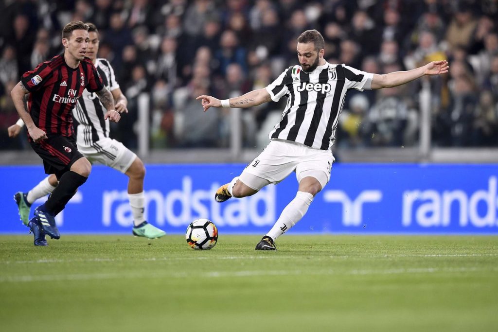 يوفنتوس يحسم كلاسيكو إيطاليا بفوزه على ضيفه ميلان