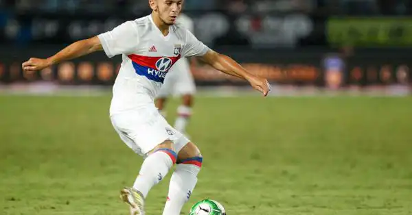 أمين غويري يوقع على أول عقد احترافي مع ليون !!