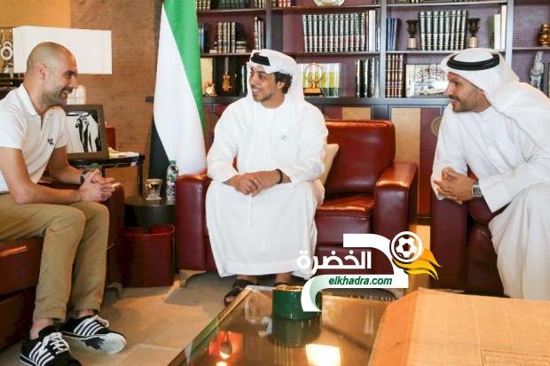 غوارديولا يوافق على تمديد عقده مع مانشستر سيتي