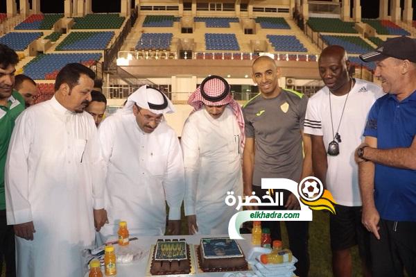 بالصور.. دوخة يتلقى تكريم خاص من أحد السعودي