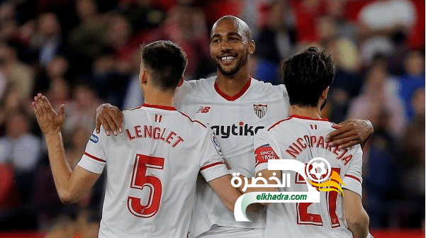 مدافع إشبيلية محل صراع بين برشلونة وريال مدريد