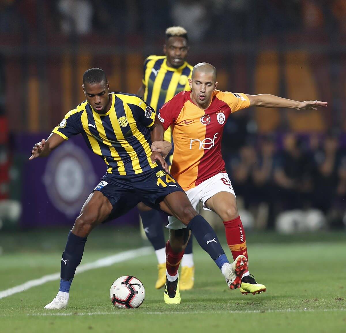 فيغولي يستهل حملة الدفاع عن لقب الدوري التركي بالفوز على أنقرة 5