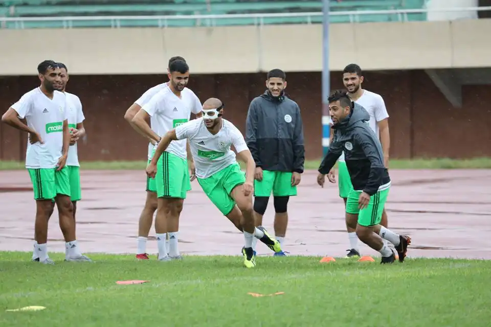 صور من الحصة التدريبية للمنتخب الوطني على أرضية ملعب الإستقلال