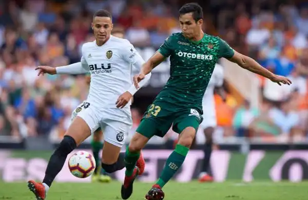 بودبوز و ماندي اساسيان في تعادل ريال بيتيس وفالنسيا