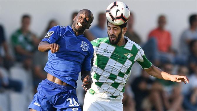 مدافع المنتخب الوطني رفيق حليش يصاب