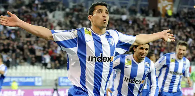 نسيم أكرور يواصل خطف الأضواء في ملاعب فرنسا
