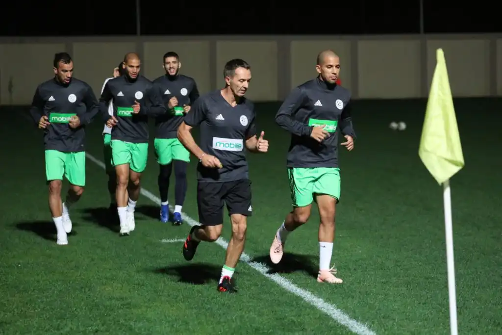 بالصور: المنتخب الوطني يجري أول حصة تدريبية استعدادا للبينين