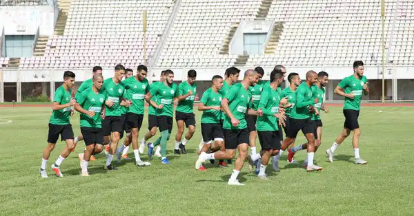 الجزائر والبنين : أرضية سيئة و رطوبة عالية في انتظار رفاق محرز اليوم