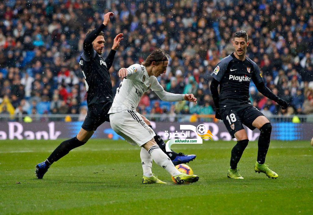 ريال مدريد ينتزع المركز الثالث في الليجا بثنائية في شباك إشبيلية