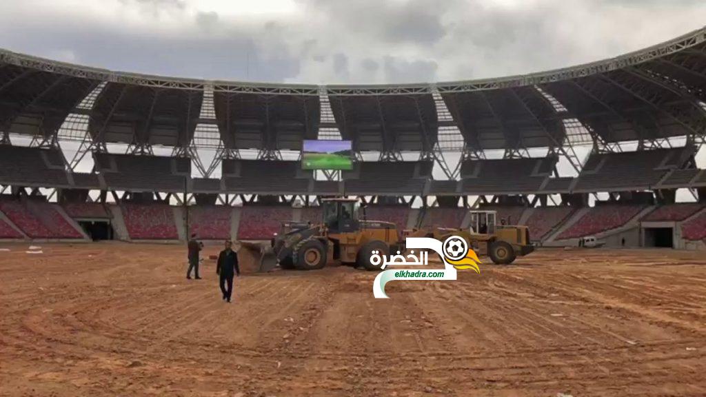 بالصور ..  بداية تهيئة أرضية ملعب وهران الجديد