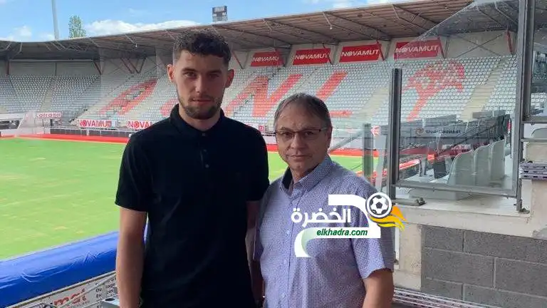 مدافع جزائري يوقع على أول عقد إحترافي له  !