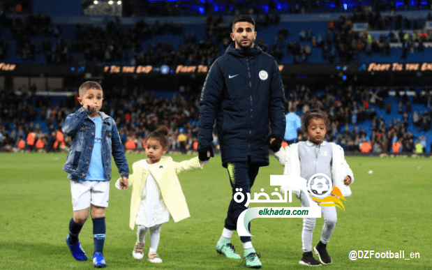 رياض محرز رفقة عائلته وأبنائه في آخر لقاء على ملعب “الإتحاد” هذا الموسم