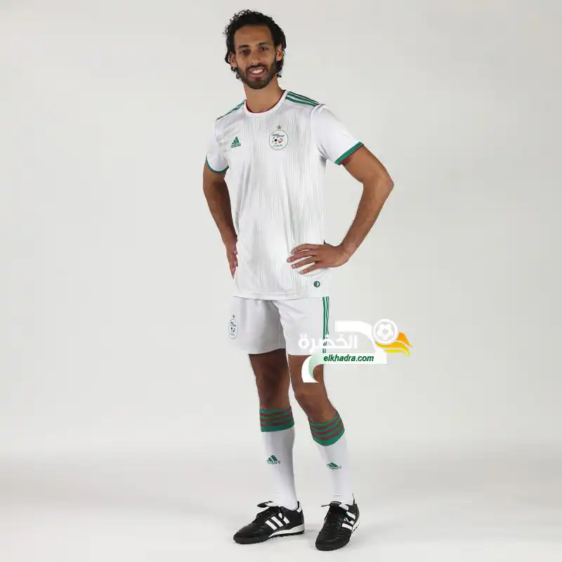 بالصور .. لاعبو الخضر يؤدون صلاة الجمعة بالمسجد الكبير بالدوحة