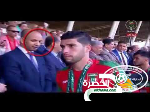 فيديو .. لاعبو شبيبة بجاية يرفضون مصافحة وزير الشباب والرياضة 29 فيديو .. لاعبو شبيبة بجاية يرفضون مصافحة وزير الشباب والرياضة 29