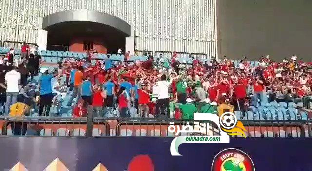 فيديو .. شاهد الجمهور المغربي يحيي ويرحب بالجمهور الجزائري ضد ساحل العاج 24 فيديو .. شاهد الجمهور المغربي يحيي ويرحب بالجمهور الجزائري ضد ساحل العاج 24